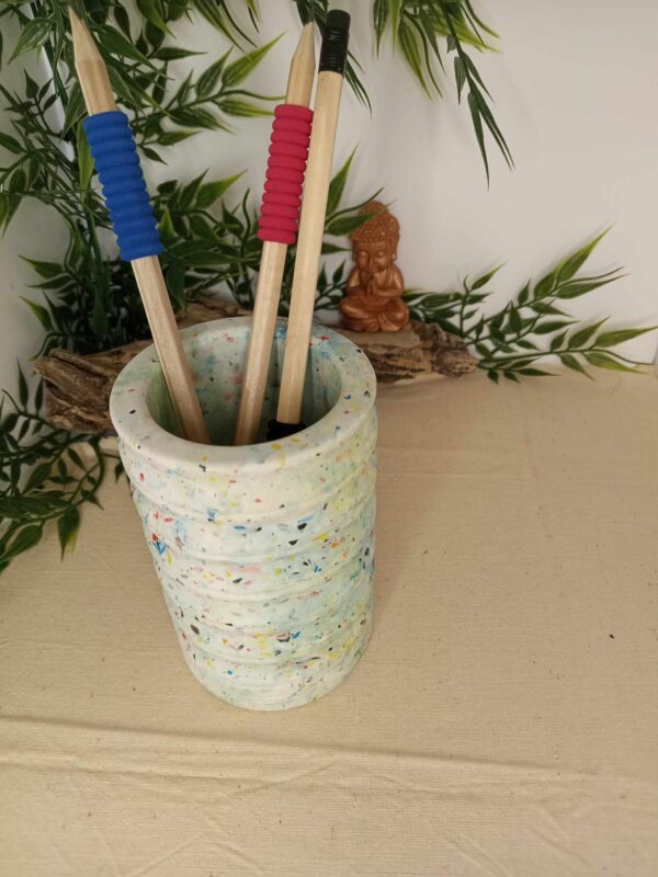 Pot à crayons Terrazzo blanc avec éclats de couleurs Lyswenn Création