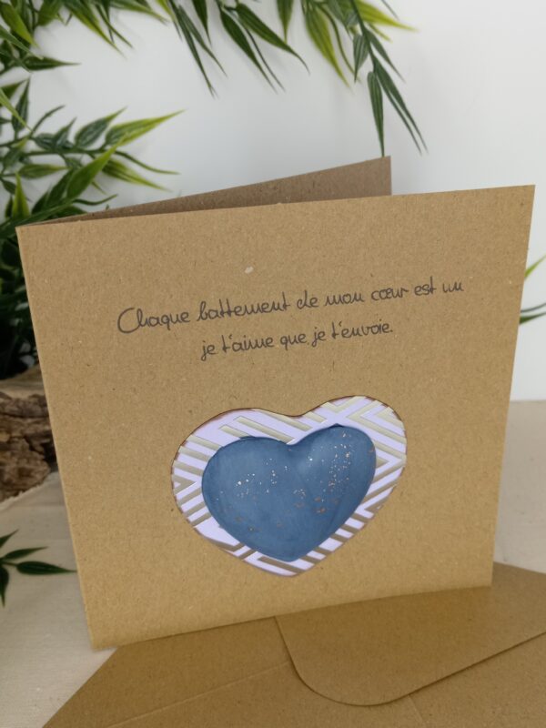 Carte message "Chaque battement de mon cœur est un je t'aime que je t'envoie", cœur central en Jesmonite de couleur bleu