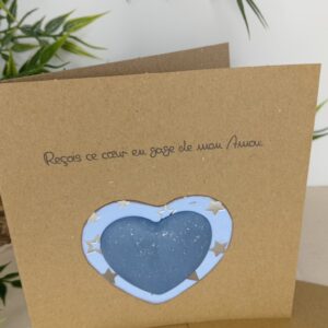 Carte message "Reçois ce cœur en gage de mon Amour", cœur central en Jesmonite de couleur bleue.